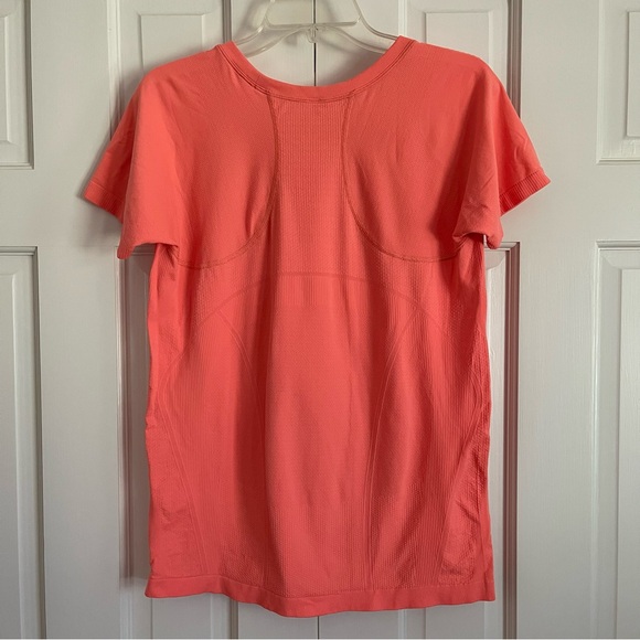 Athleta Momentum Tee in Coral, Size XL EUC, Seamless - Picture 3 of 8